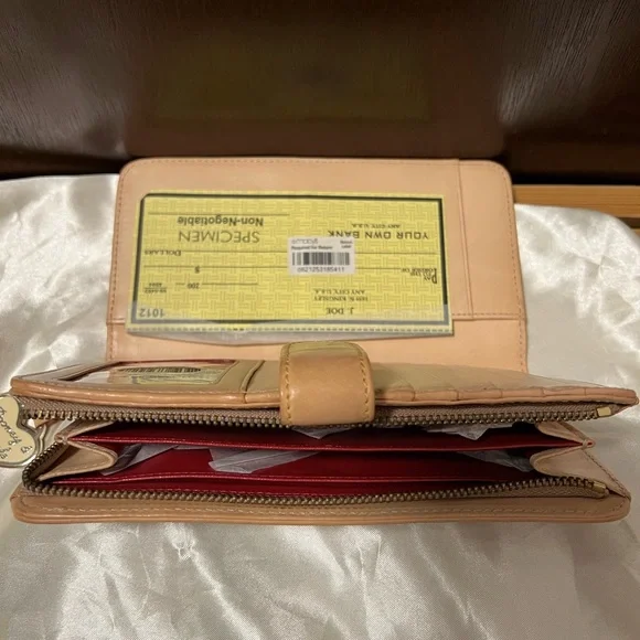 Dooney & Bourke large wallet. Brand new, never used. - Picture 4 of 5